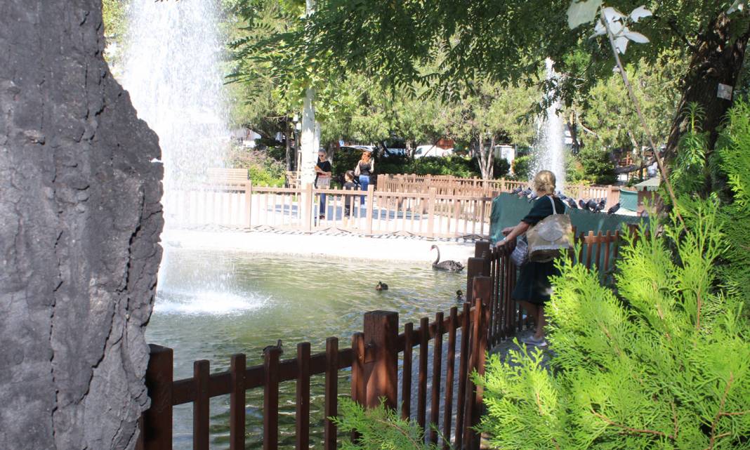 Vatandaşlar sıcak havanın tadını Kuğulu Park’ta çıkardı 5
