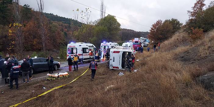Amasya'da yolcu otobüsü devrildi: 27 kişi yaralı 3