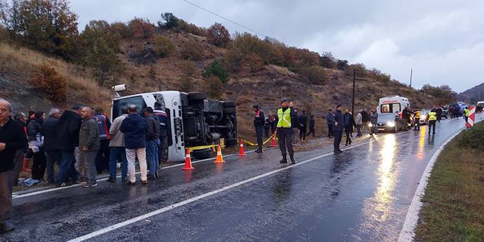 Amasya'da yolcu otobüsü devrildi: 27 kişi yaralı 4