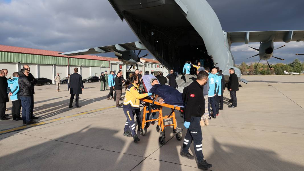 Bakan Koca karşıladı: Gazzeli hastalar Ankara'ya geldi 2