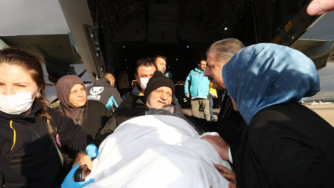 Bakan Koca karşıladı: Gazzeli hastalar Ankara'ya geldi 3