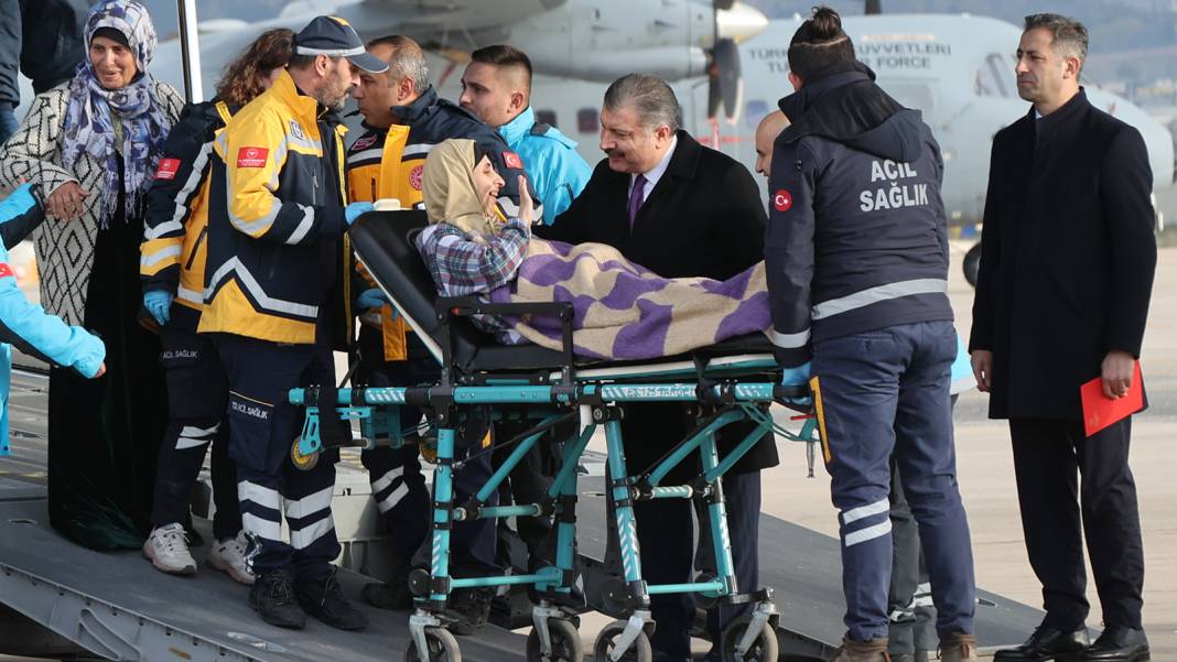 Bakan Koca karşıladı: Gazzeli hastalar Ankara'ya geldi 4