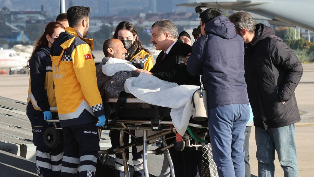 Bakan Koca karşıladı: Gazzeli hastalar Ankara'ya geldi 6