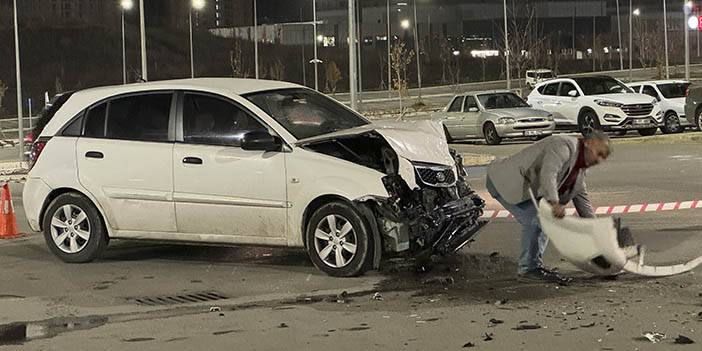 Ankara'da otomobilin çarptığı ambulans devrildi 3