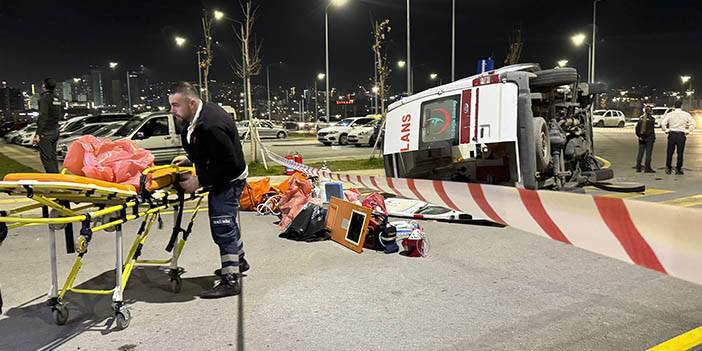 Ankara'da otomobilin çarptığı ambulans devrildi 6
