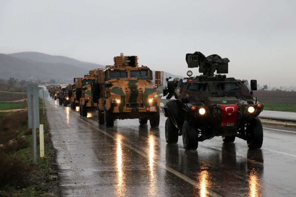 Çok sayıda zırhlı araç Afrin’e girmek için sınıra ulaştı 1