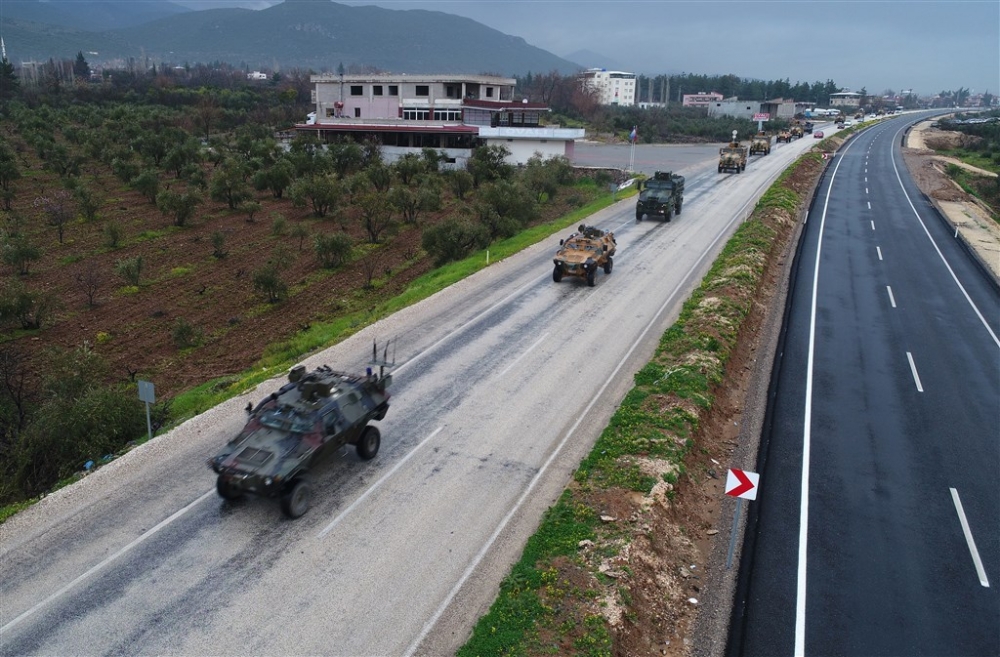 Çok sayıda zırhlı araç Afrin’e girmek için sınıra ulaştı 12