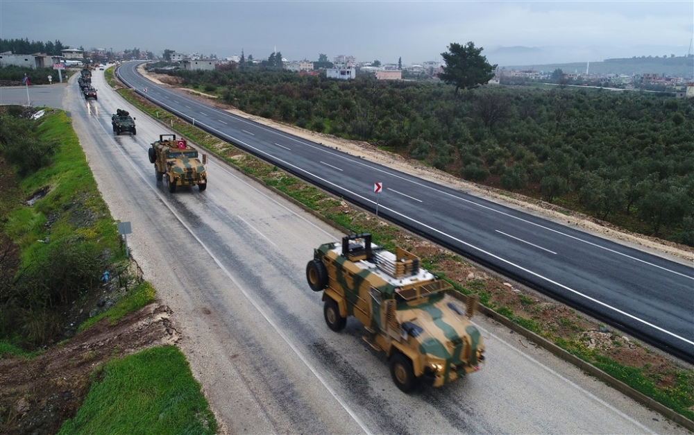 Çok sayıda zırhlı araç Afrin’e girmek için sınıra ulaştı 13