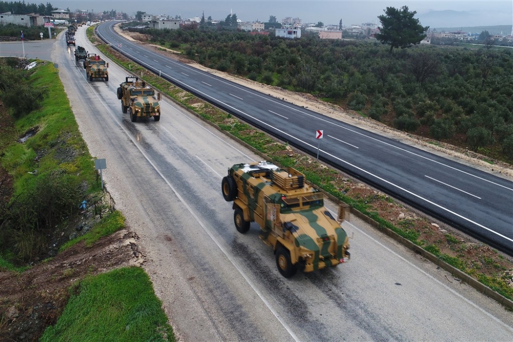 Çok sayıda zırhlı araç Afrin’e girmek için sınıra ulaştı 15