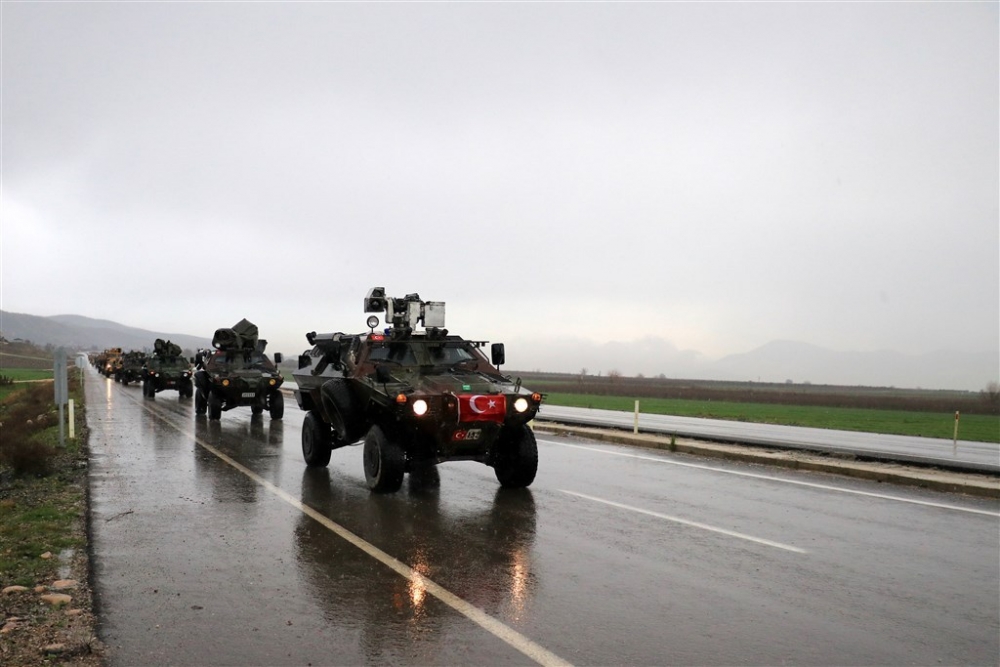Çok sayıda zırhlı araç Afrin’e girmek için sınıra ulaştı 18