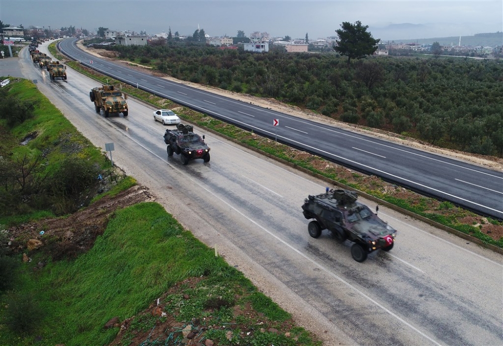 Çok sayıda zırhlı araç Afrin’e girmek için sınıra ulaştı 2