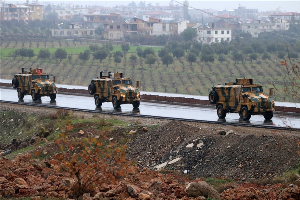 Çok sayıda zırhlı araç Afrin’e girmek için sınıra ulaştı 22