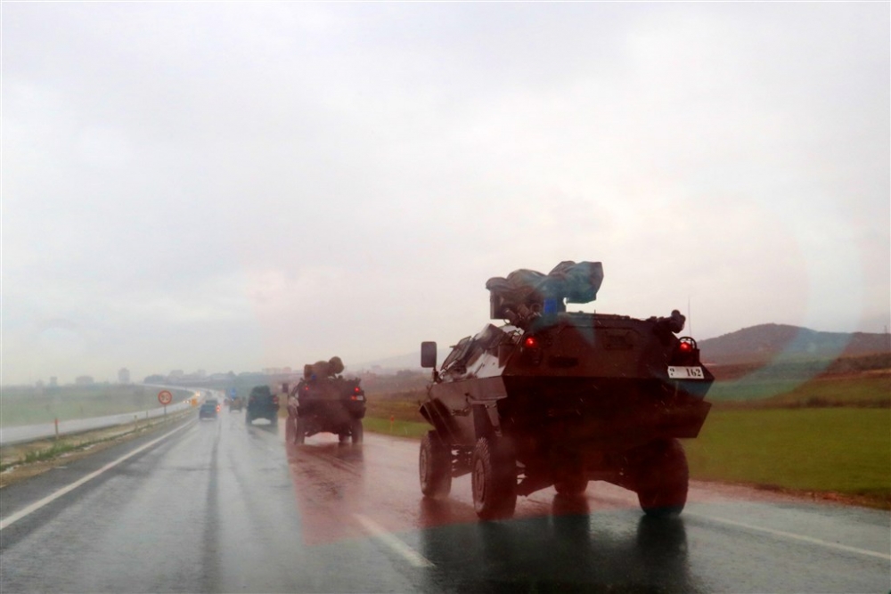 Çok sayıda zırhlı araç Afrin’e girmek için sınıra ulaştı 28