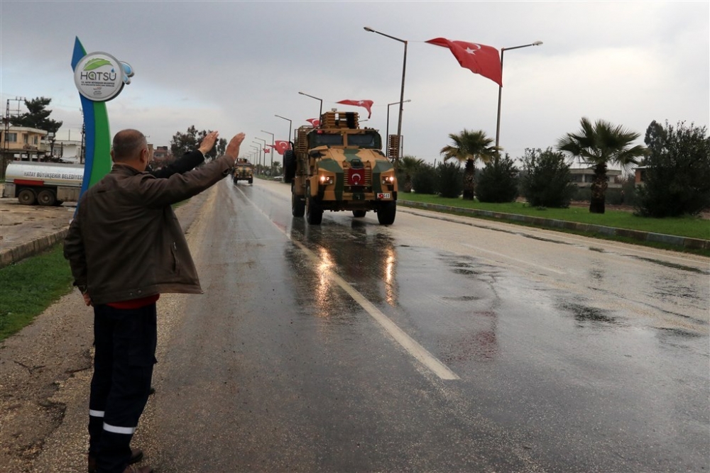 Çok sayıda zırhlı araç Afrin’e girmek için sınıra ulaştı 29