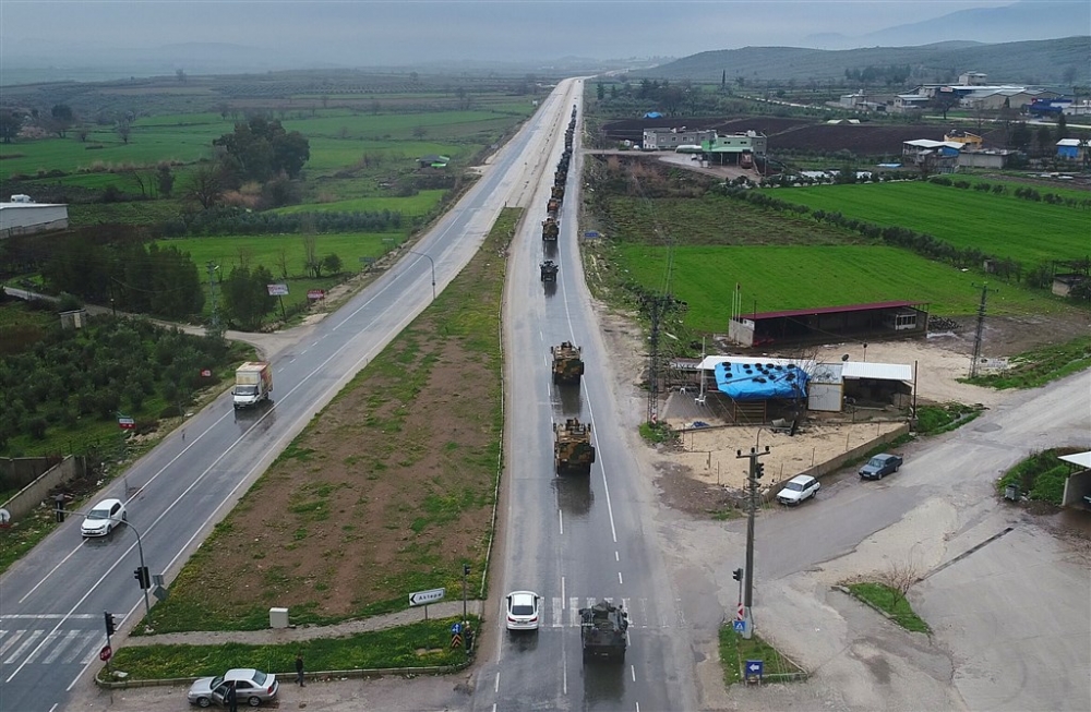 Çok sayıda zırhlı araç Afrin’e girmek için sınıra ulaştı 7