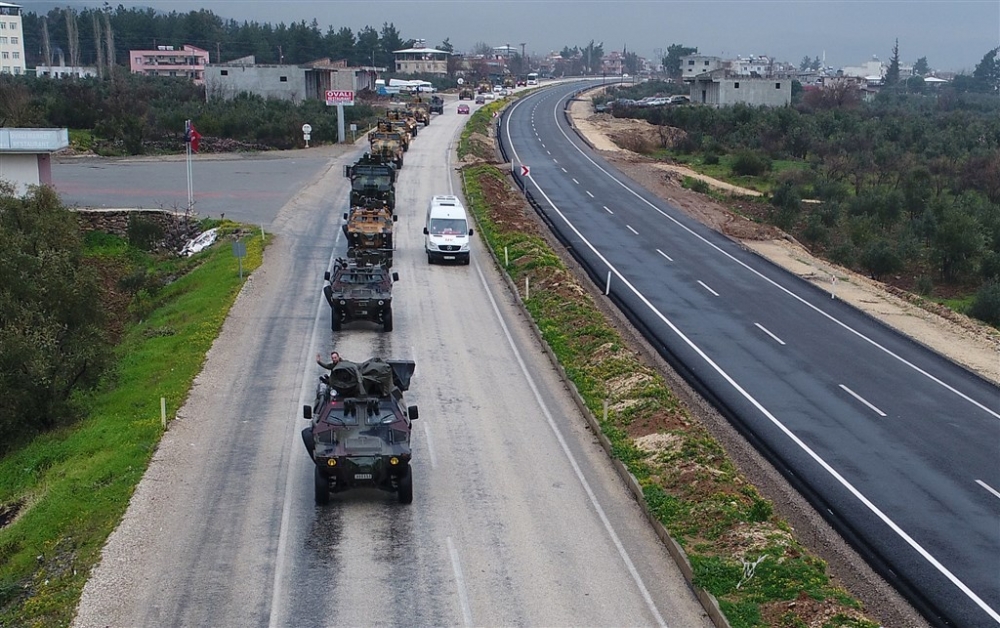 Çok sayıda zırhlı araç Afrin’e girmek için sınıra ulaştı 8