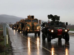 Çok sayıda zırhlı araç Afrin’e girmek için sınıra ulaştı