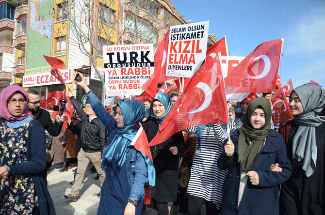 On binlerce Pursaklarlı Mehmetçiğe destek için yürüdü 12