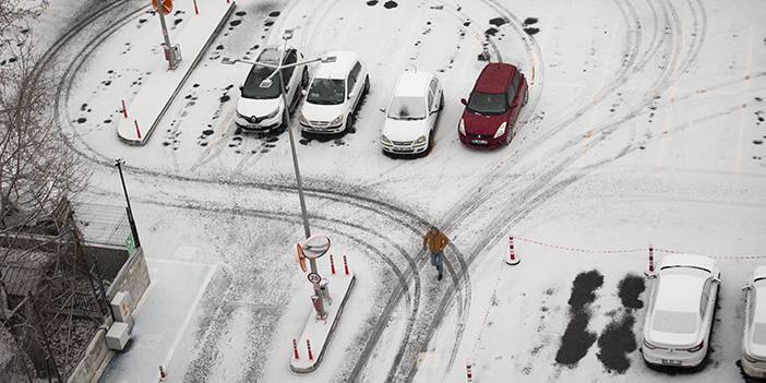 Kar yağışı etkili oldu: Ankara beyaza büründü 10