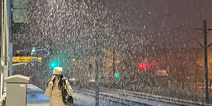 Kar yağışı etkili oldu: Ankara beyaza büründü 2