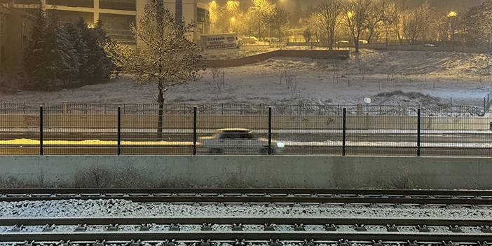 Kar yağışı etkili oldu: Ankara beyaza büründü 3