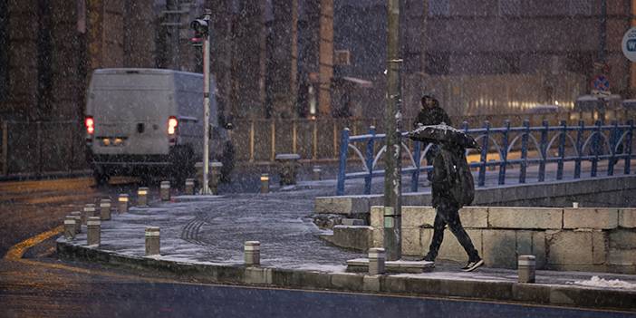 Kar yağışı etkili oldu: Ankara beyaza büründü 6