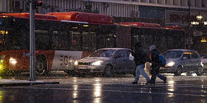 Kar yağışı etkili oldu: Ankara beyaza büründü 7
