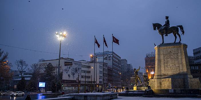 Kar yağışı etkili oldu: Ankara beyaza büründü 9