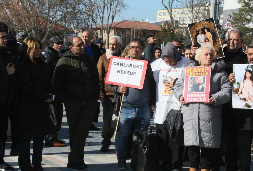 6 Şubat depremi kayıplarının yakınları Ankara’da toplandı, hep birlikte haykırdı 2