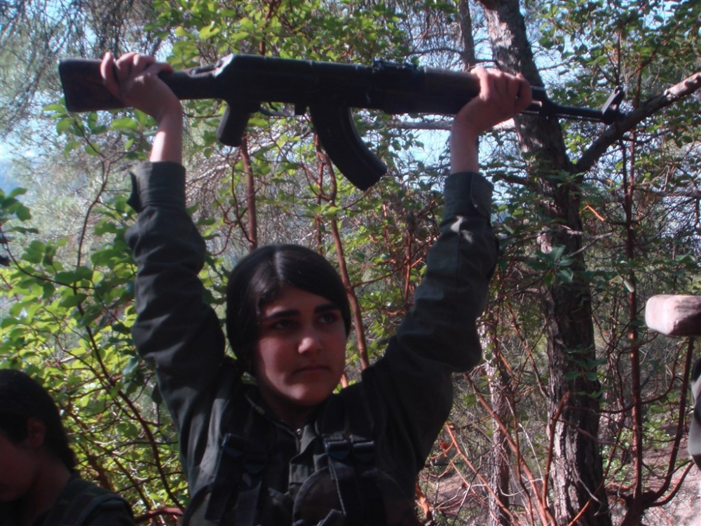 Hafıza kartlarından YPG/PKK’nın “çocuk savaşçıları” çıktı 10