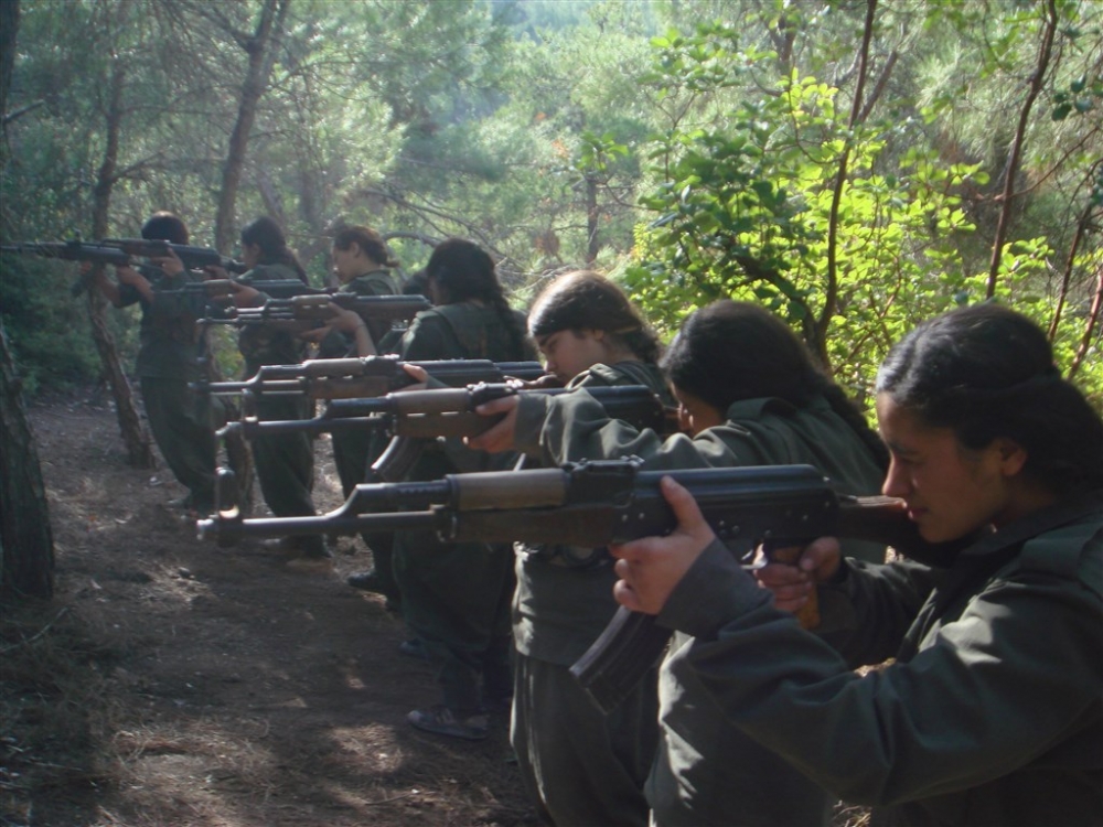 Hafıza kartlarından YPG/PKK’nın “çocuk savaşçıları” çıktı 16