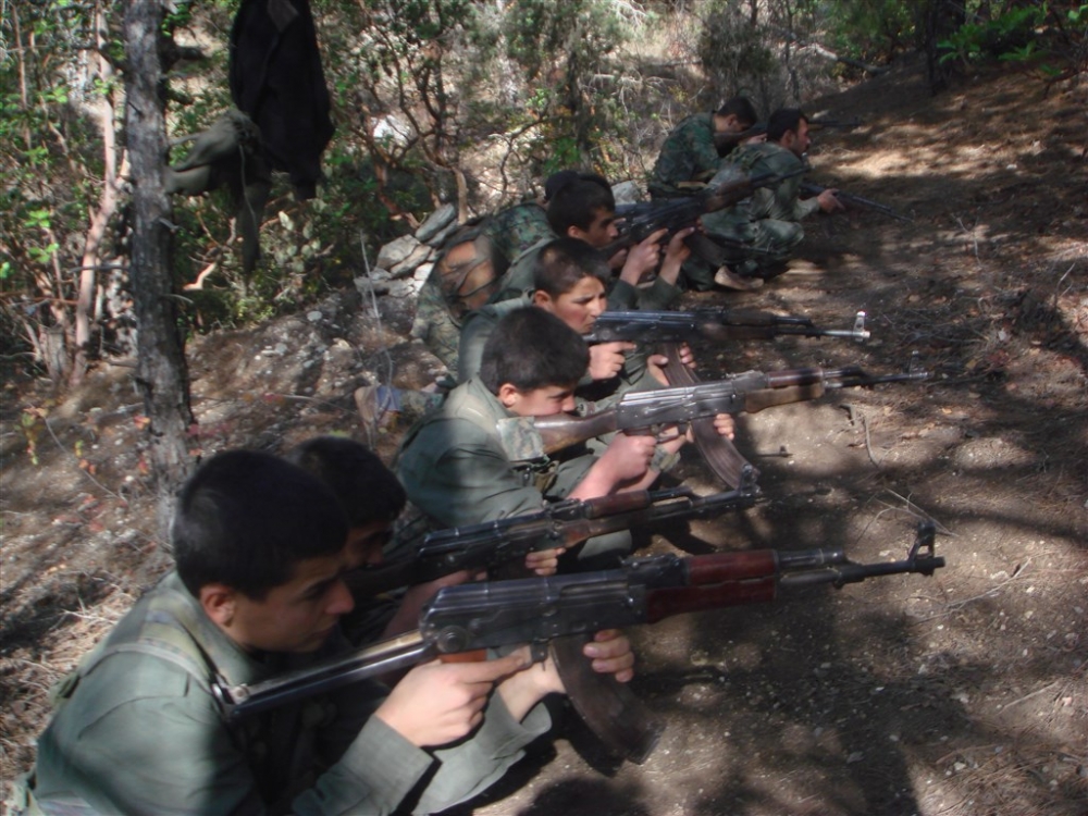 Hafıza kartlarından YPG/PKK’nın “çocuk savaşçıları” çıktı 17