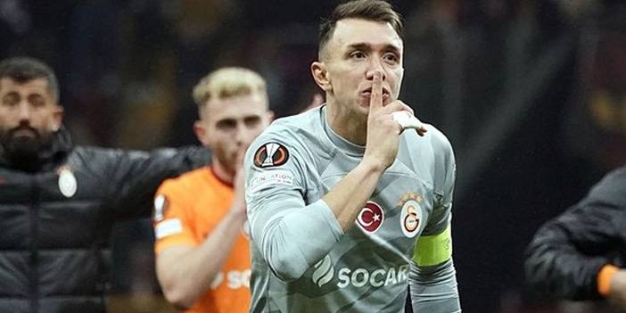 Galatasaray'da 24 futbolcuya dev operasyon! 23