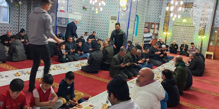 Oğuzlar Ulu Cami'de cemaate iftar yemeği 5