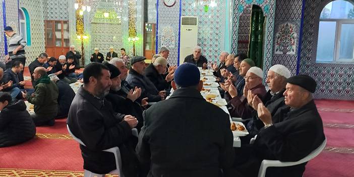 Oğuzlar Ulu Cami'de cemaate iftar yemeği 6
