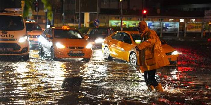 Başkenti sağanak vurdu: Vatandaşlar zor anlar yaşadı 5