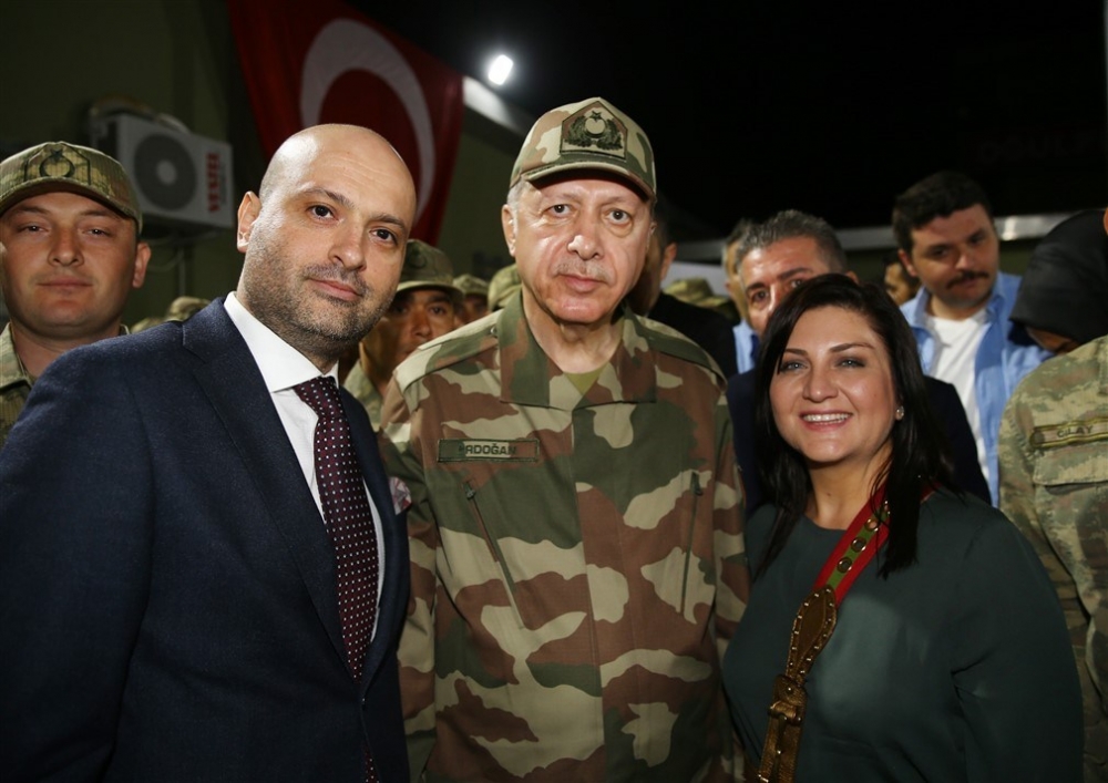 Erdoğan ve ünlü isimler sınırda askere moral verdi 13