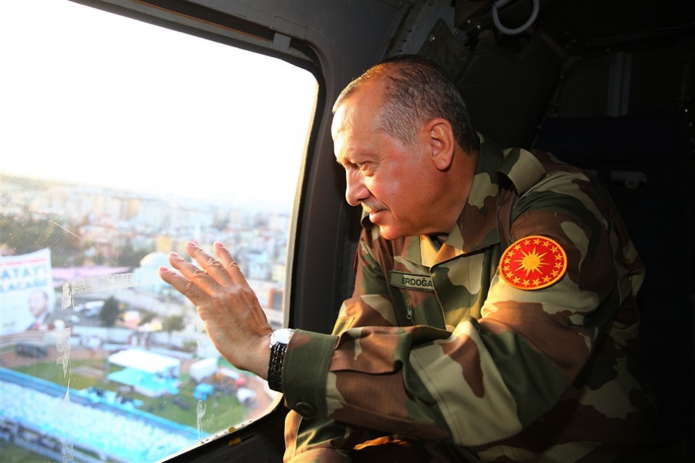 Erdoğan ve ünlü isimler sınırda askere moral verdi 23