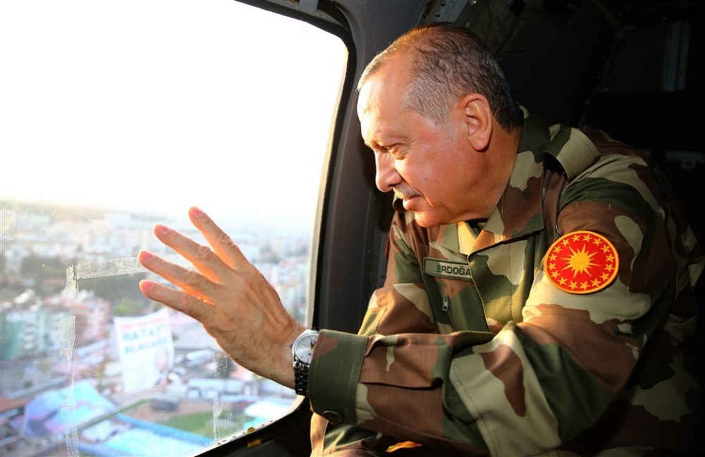 Erdoğan ve ünlü isimler sınırda askere moral verdi 24