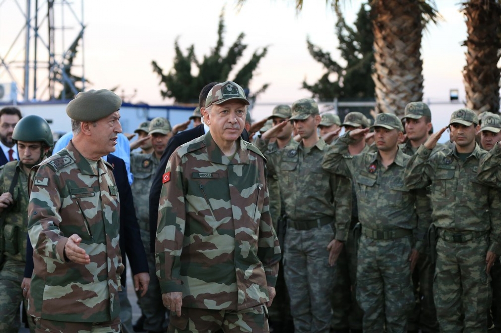 Erdoğan ve ünlü isimler sınırda askere moral verdi 29