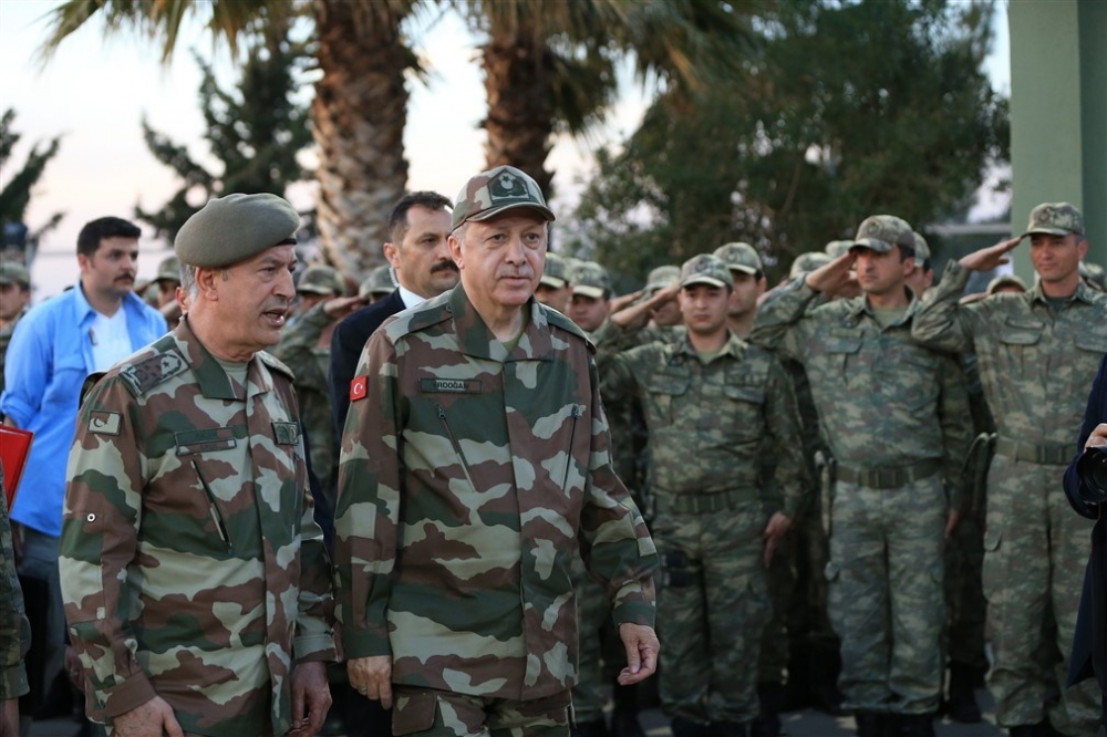 Erdoğan ve ünlü isimler sınırda askere moral verdi 31
