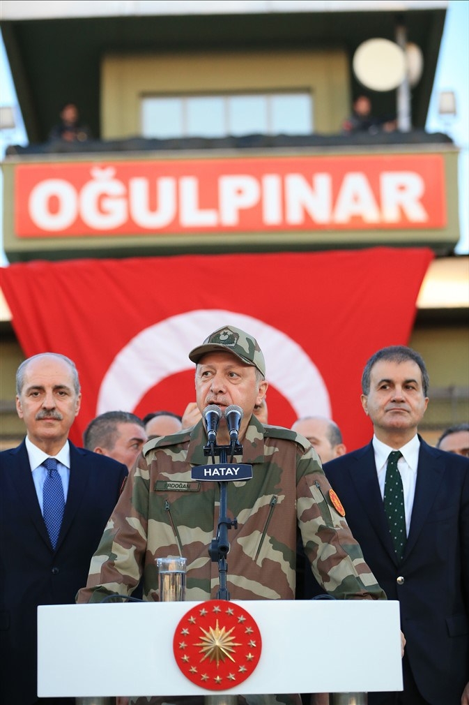 Erdoğan ve ünlü isimler sınırda askere moral verdi 34