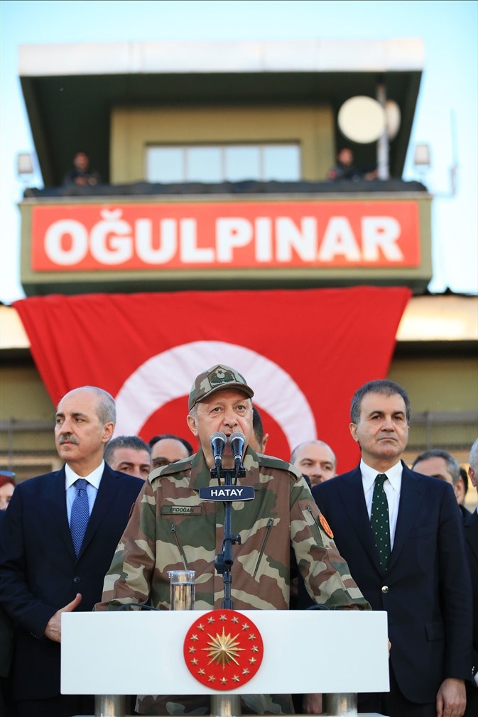 Erdoğan ve ünlü isimler sınırda askere moral verdi 35