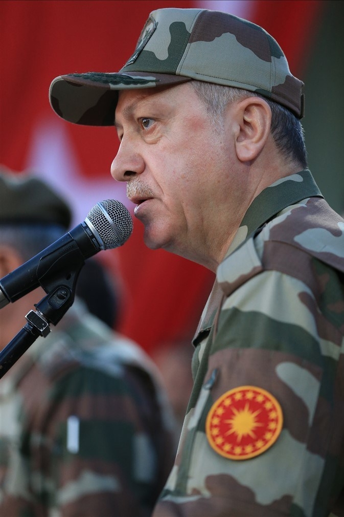 Erdoğan ve ünlü isimler sınırda askere moral verdi 36