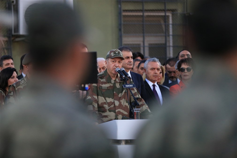 Erdoğan ve ünlü isimler sınırda askere moral verdi 37