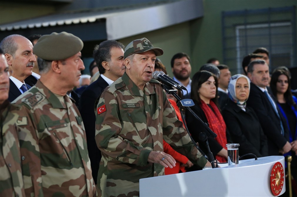 Erdoğan ve ünlü isimler sınırda askere moral verdi 42