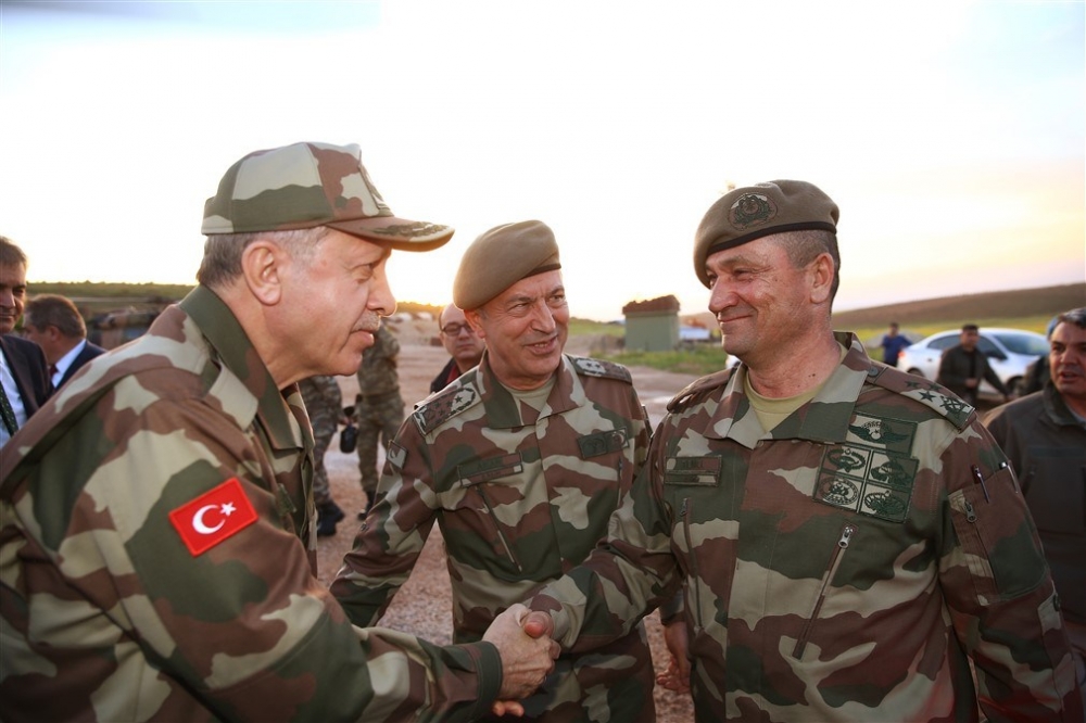 Erdoğan ve ünlü isimler sınırda askere moral verdi 44