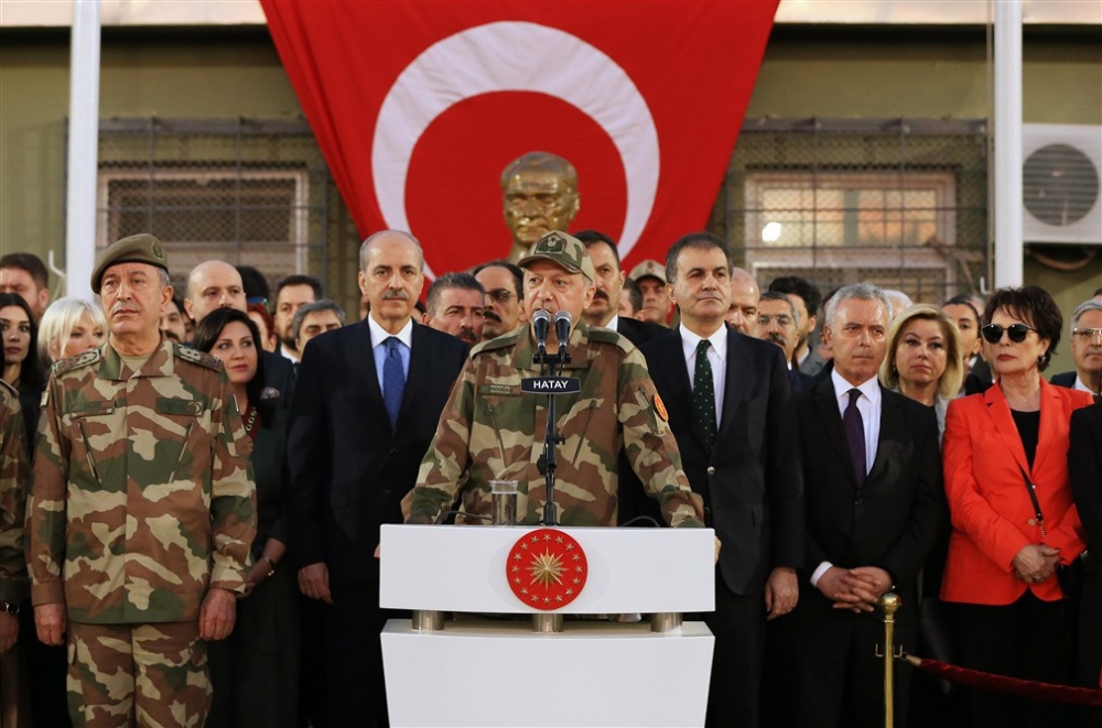 Erdoğan ve ünlü isimler sınırda askere moral verdi 46