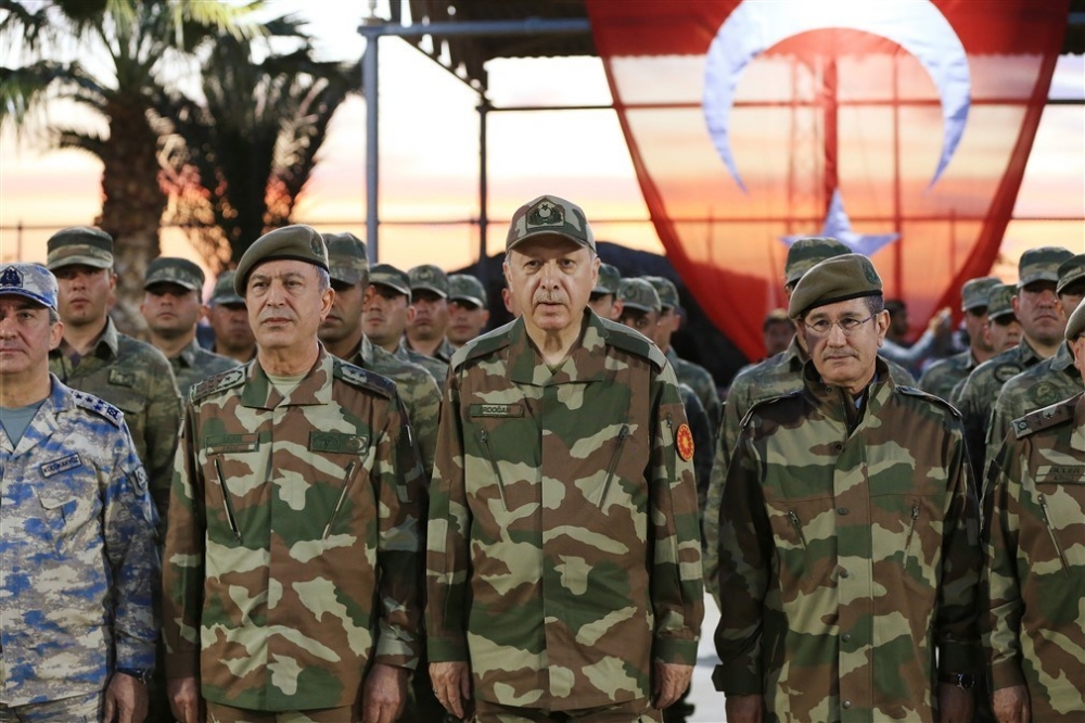 Erdoğan ve ünlü isimler sınırda askere moral verdi 47