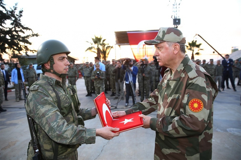 Erdoğan ve ünlü isimler sınırda askere moral verdi 50